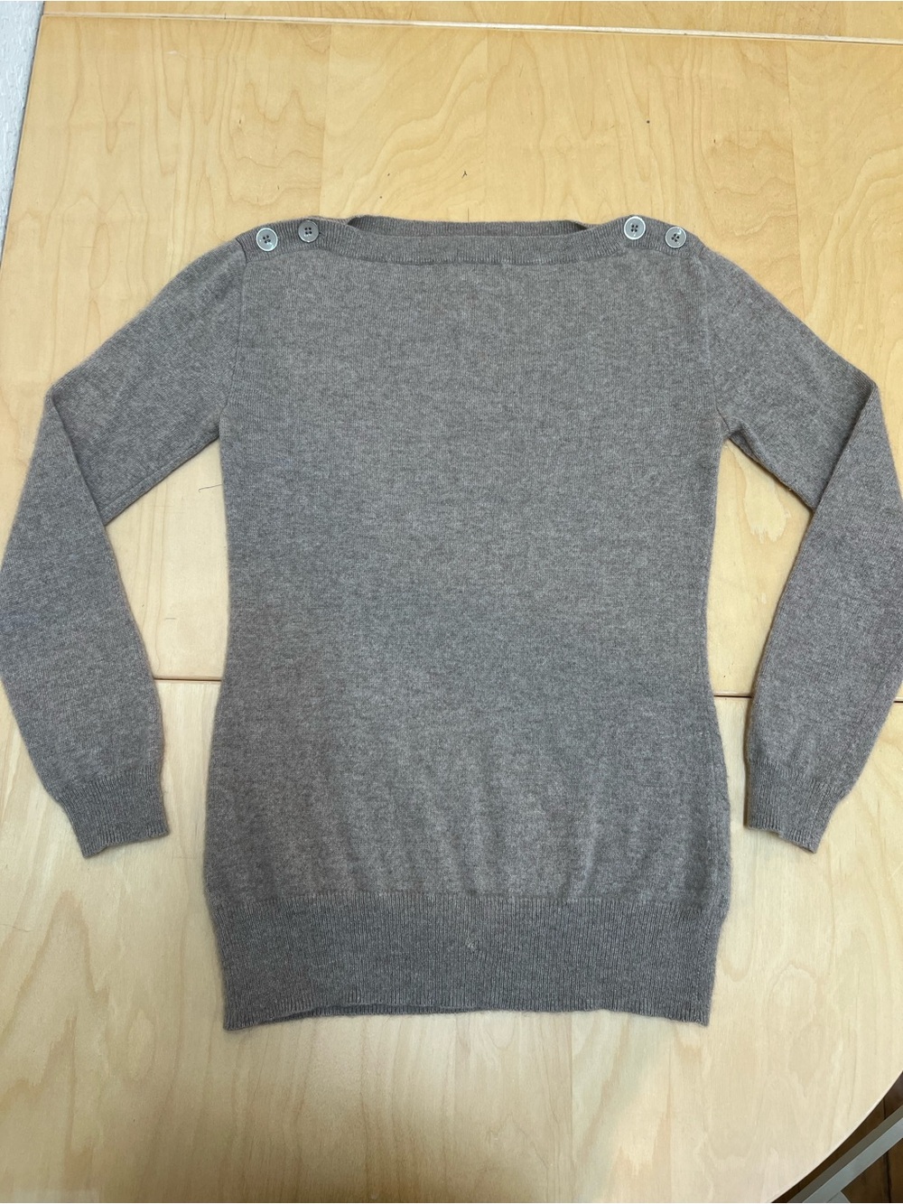 100% cashmere Banana Republic Taupe Button-Shoulder Sweater size S